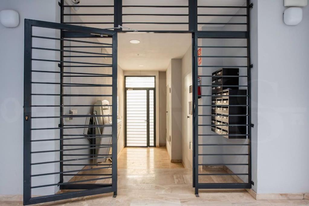 Contemporary Minimalist Apartment By Rems Málaga Buitenkant foto