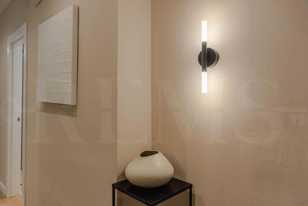 Contemporary Minimalist Apartment By Rems Málaga Buitenkant foto