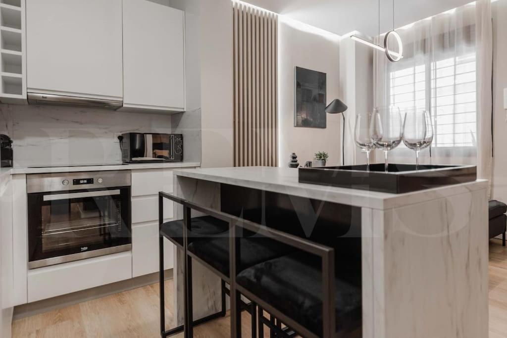 Contemporary Minimalist Apartment By Rems Málaga Buitenkant foto