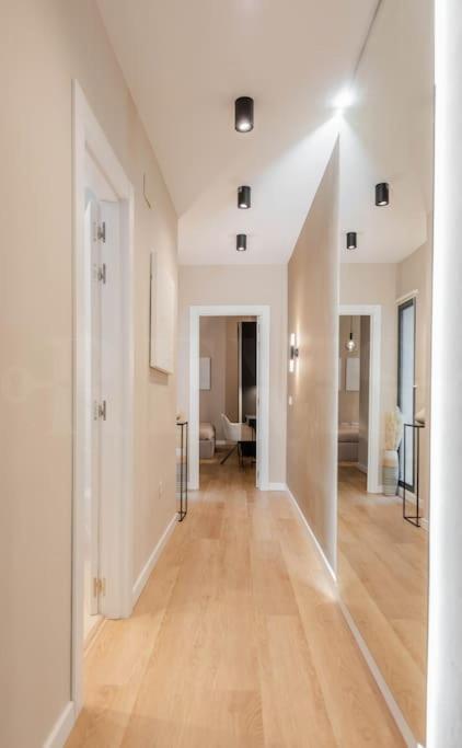 Contemporary Minimalist Apartment By Rems Málaga Buitenkant foto