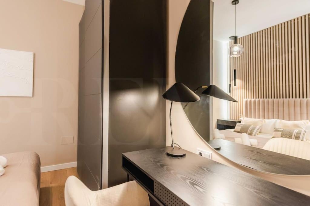 Contemporary Minimalist Apartment By Rems Málaga Buitenkant foto