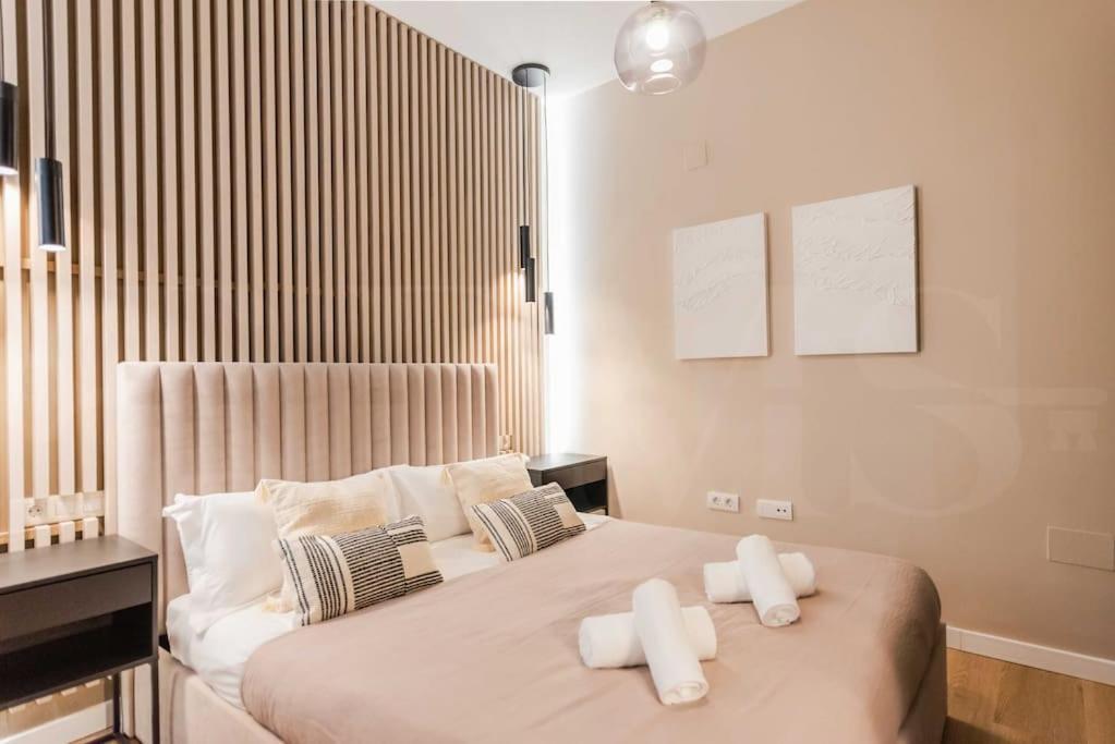 Contemporary Minimalist Apartment By Rems Málaga Buitenkant foto