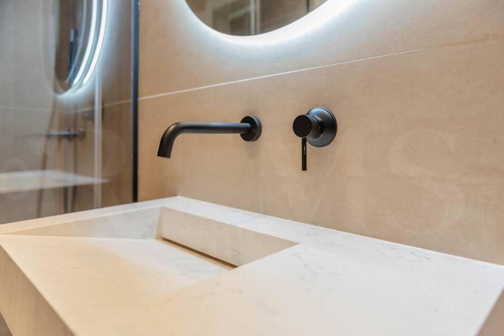 Contemporary Minimalist Apartment By Rems Málaga Buitenkant foto