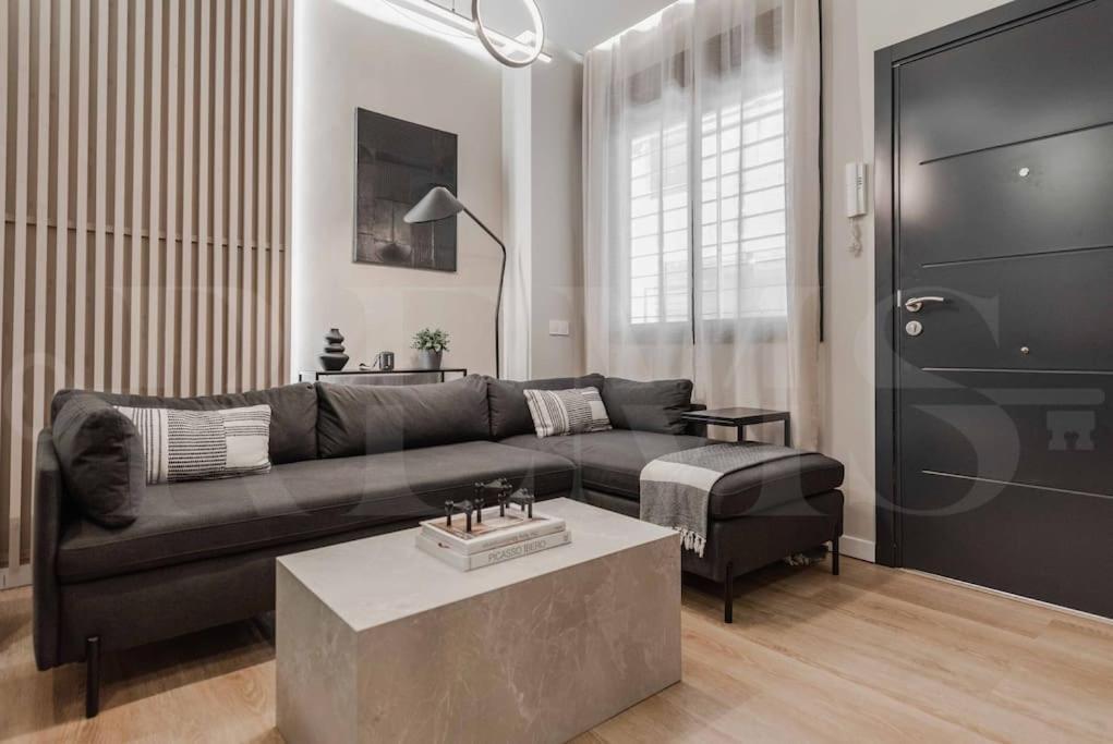 Contemporary Minimalist Apartment By Rems Málaga Buitenkant foto