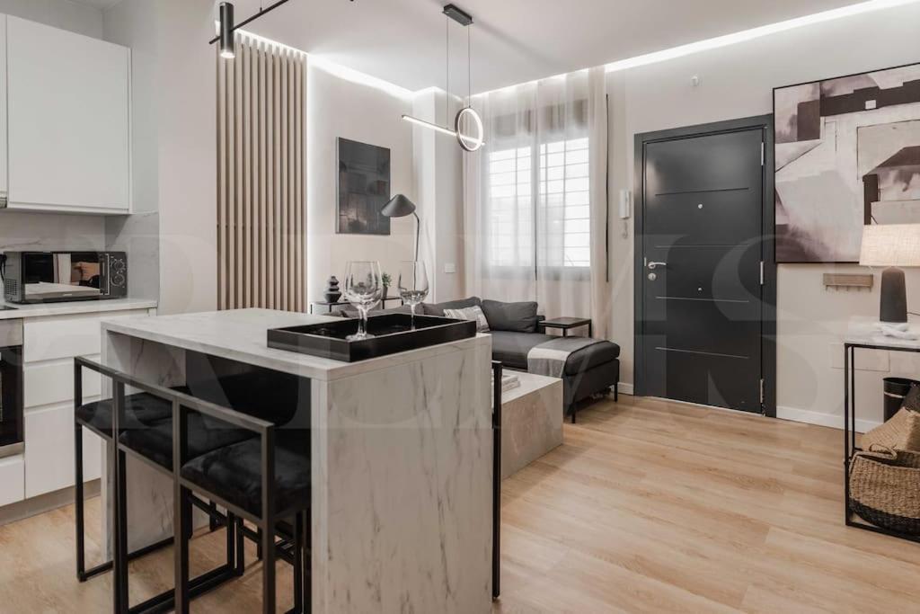 Contemporary Minimalist Apartment By Rems Málaga Buitenkant foto