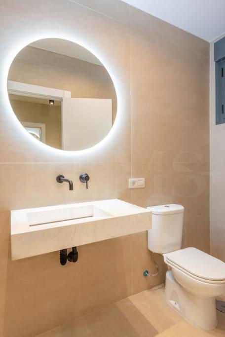 Contemporary Minimalist Apartment By Rems Málaga Buitenkant foto