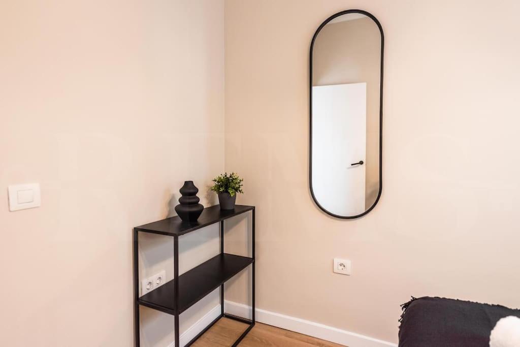 Contemporary Minimalist Apartment By Rems Málaga Buitenkant foto